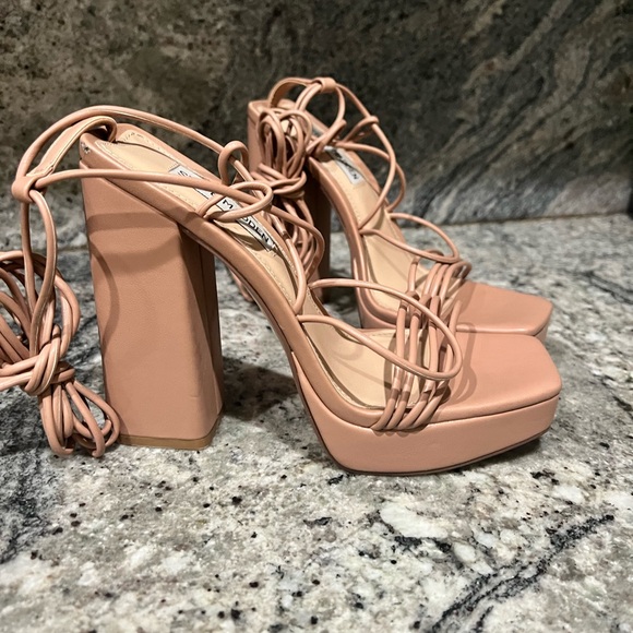 Steve Madden Women's Manzie Heeled Sandal - Picture 5 of 6